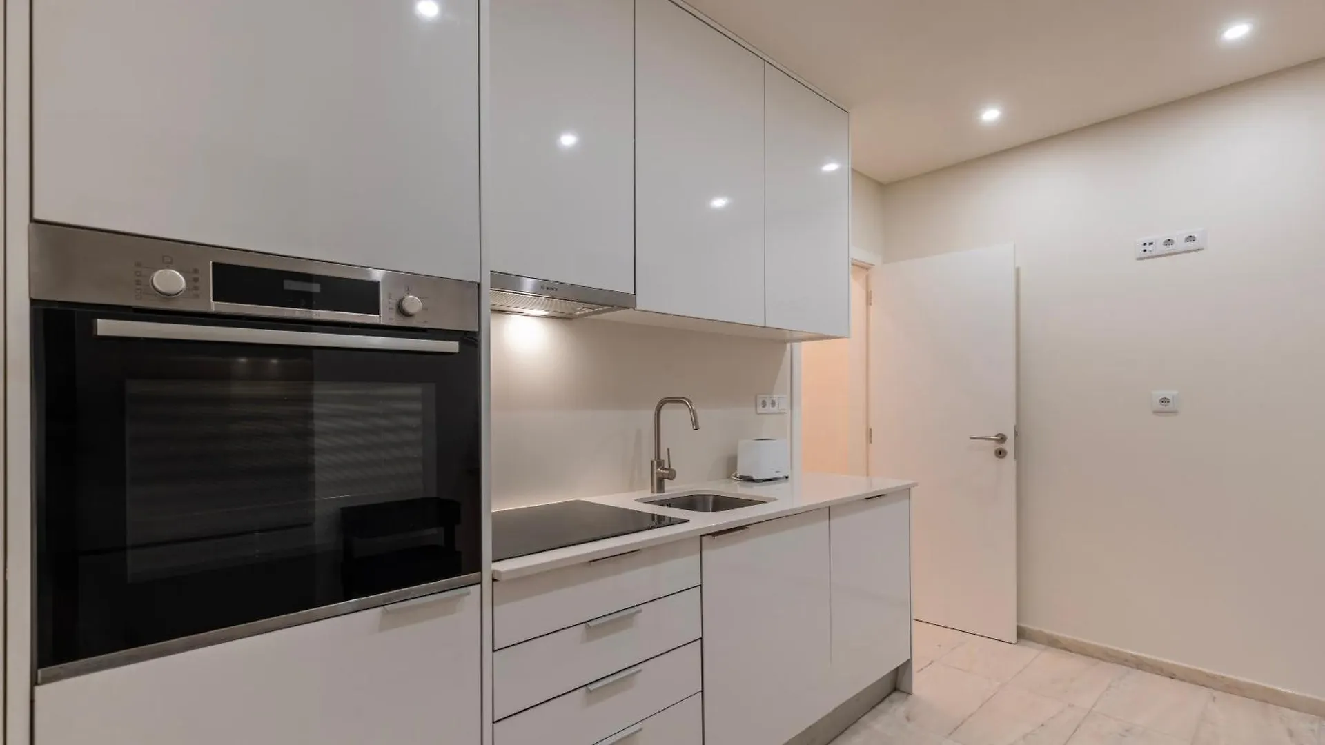 Homely 2Bdr Apartment With Terrace By Lovelystay Lisboa 0*,  البرتغال